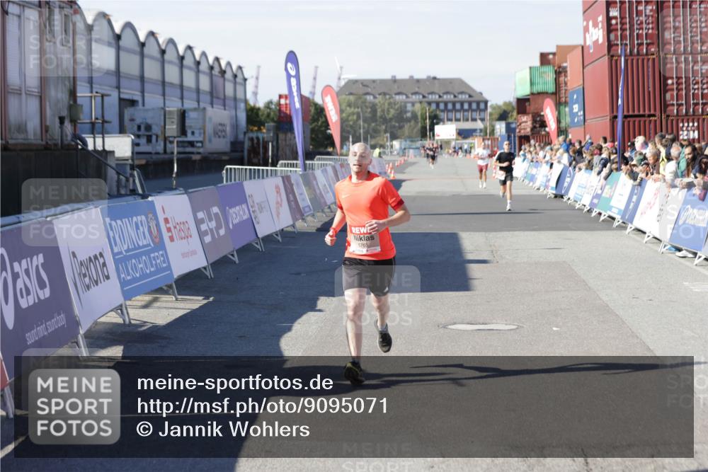 03.10.2025 - Köhlbrandbrückenlauf Jannik Wohlers http://msf.ph/oto/9095071 03.10.2025 12:55:00 Ziel 5765, 6151 meine-sportfotos.de