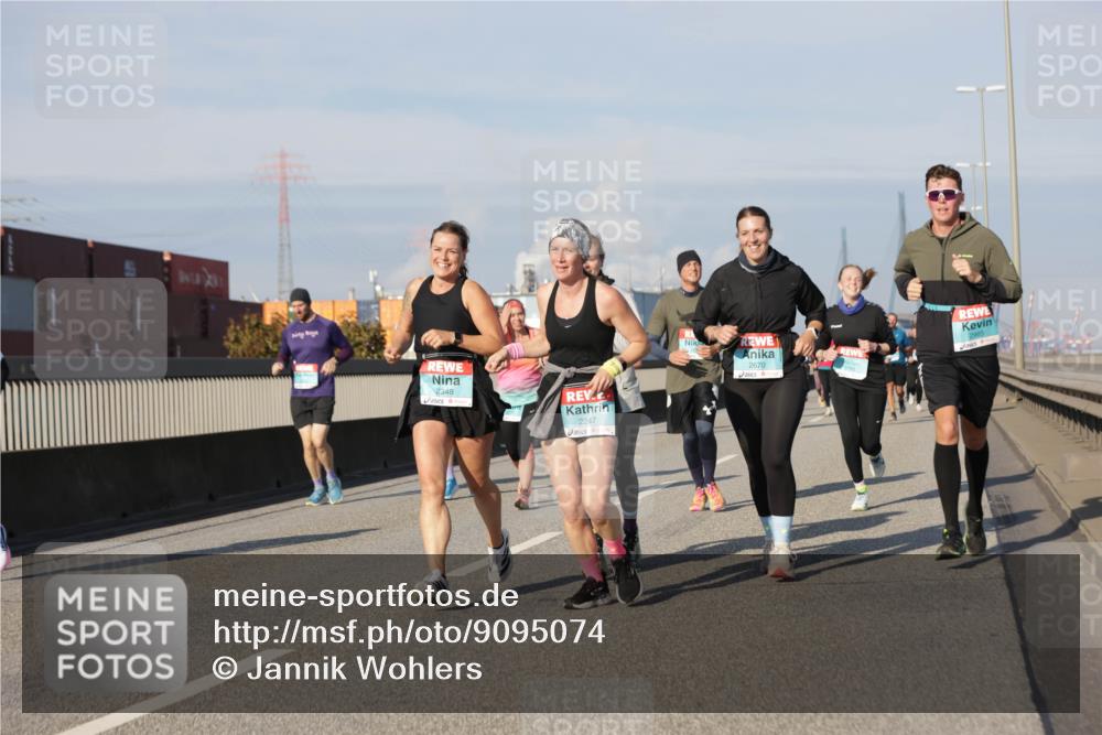 03.10.2025 - Köhlbrandbrückenlauf Jannik Wohlers http://msf.ph/oto/9095074 03.10.2025 10:01:20 Position 3 2349, 2247, 2670 meine-sportfotos.de