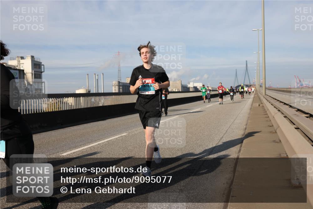 03.10.2025 - Köhlbrandbrückenlauf Lena Gebhardt http://msf.ph/oto/9095077 03.10.2025 10:09:33 Position 2 2631 meine-sportfotos.de
