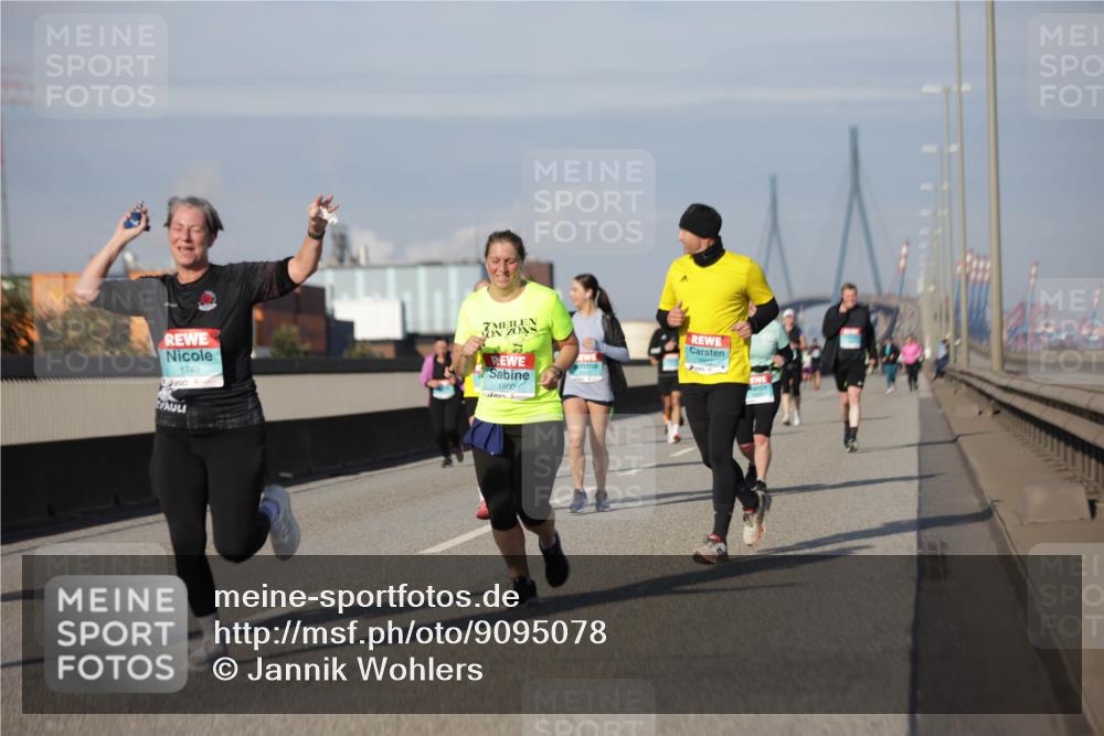 03.10.2025 - Köhlbrandbrückenlauf Jannik Wohlers http://msf.ph/oto/9095078 03.10.2025 10:13:11 Position 3 1749, 1800 meine-sportfotos.de