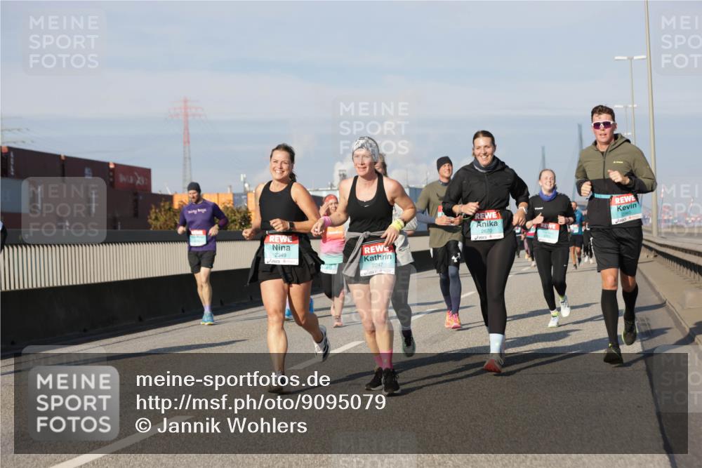 03.10.2025 - Köhlbrandbrückenlauf Jannik Wohlers http://msf.ph/oto/9095079 03.10.2025 10:01:20 Position 3 2349, 2247, 2670 meine-sportfotos.de