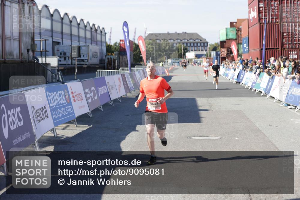 03.10.2025 - Köhlbrandbrückenlauf Jannik Wohlers http://msf.ph/oto/9095081 03.10.2025 12:55:00 Ziel 5765, 6151 meine-sportfotos.de