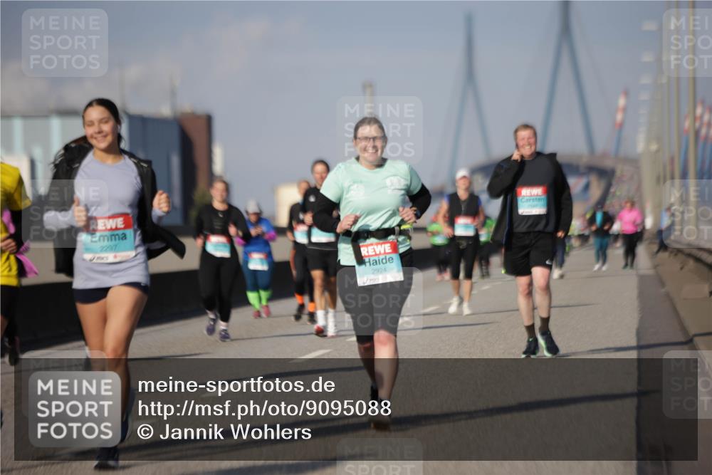 03.10.2025 - Köhlbrandbrückenlauf Jannik Wohlers http://msf.ph/oto/9095088 03.10.2025 10:13:13 Position 3 2287, 2924 meine-sportfotos.de