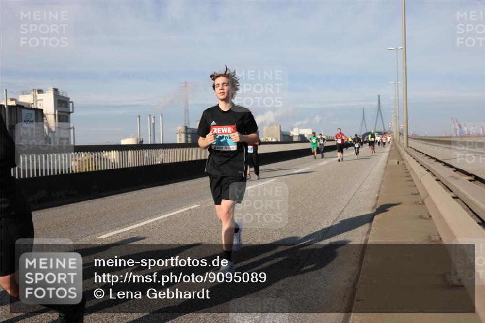 03.10.2025 - Köhlbrandbrückenlauf Lena Gebhardt http://msf.ph/oto/9095089 03.10.2025 10:09:33 Position 2  meine-sportfotos.de