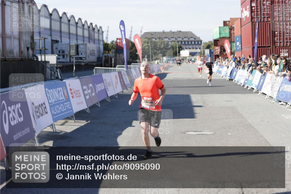 03.10.2025 - Köhlbrandbrückenlauf Jannik Wohlers http://msf.ph/oto/9095090 03.10.2025 12:55:00 Ziel 5765, 6151 meine-sportfotos.de