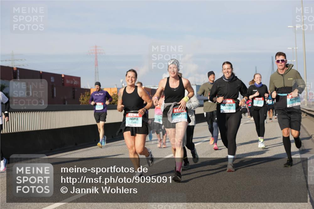 03.10.2025 - Köhlbrandbrückenlauf Jannik Wohlers http://msf.ph/oto/9095091 03.10.2025 10:01:20 Position 3 2349, 2247, 2670 meine-sportfotos.de