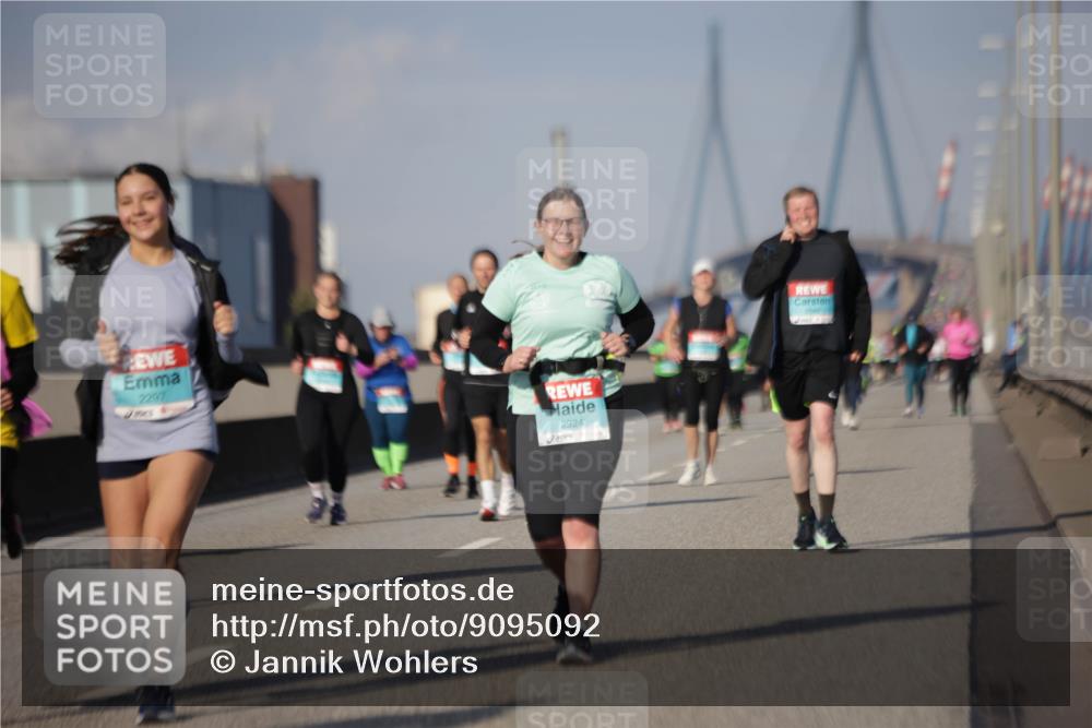 03.10.2025 - Köhlbrandbrückenlauf Jannik Wohlers http://msf.ph/oto/9095092 03.10.2025 10:13:13 Position 3 227, 2924 meine-sportfotos.de
