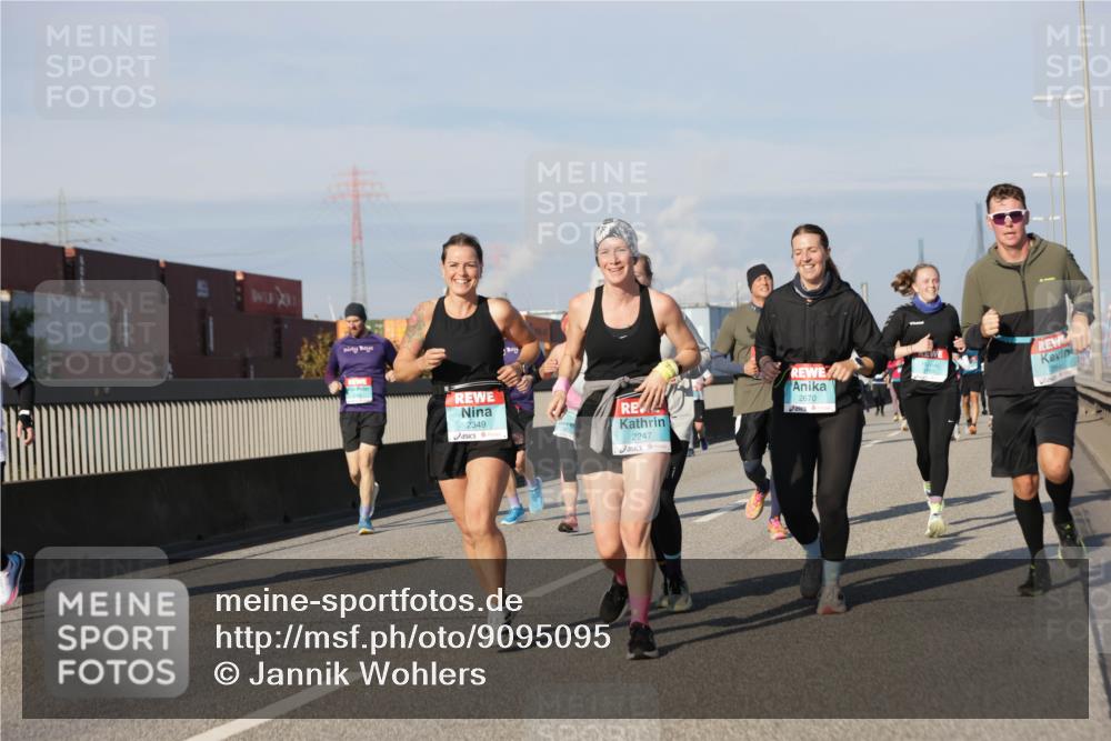03.10.2025 - Köhlbrandbrückenlauf Jannik Wohlers http://msf.ph/oto/9095095 03.10.2025 10:01:20 Position 3 2349, 2247, 2670 meine-sportfotos.de