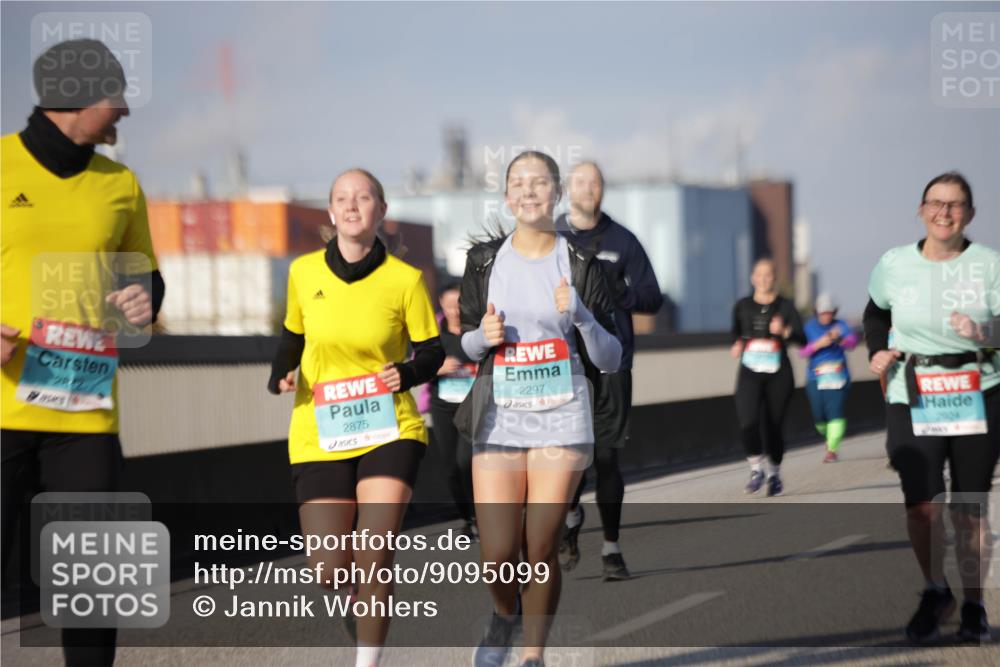 03.10.2025 - Köhlbrandbrückenlauf Jannik Wohlers http://msf.ph/oto/9095099 03.10.2025 10:13:14 Position 3 2875, 2297 meine-sportfotos.de
