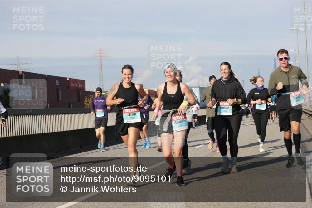 03.10.2025 - Köhlbrandbrückenlauf Jannik Wohlers http://msf.ph/oto/9095101 03.10.2025 10:01:20 Position 3 2349, 2247, 2670 meine-sportfotos.de