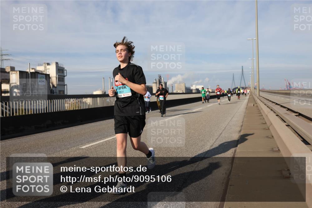 03.10.2025 - Köhlbrandbrückenlauf Lena Gebhardt http://msf.ph/oto/9095106 03.10.2025 10:09:33 Position 2 2631 meine-sportfotos.de