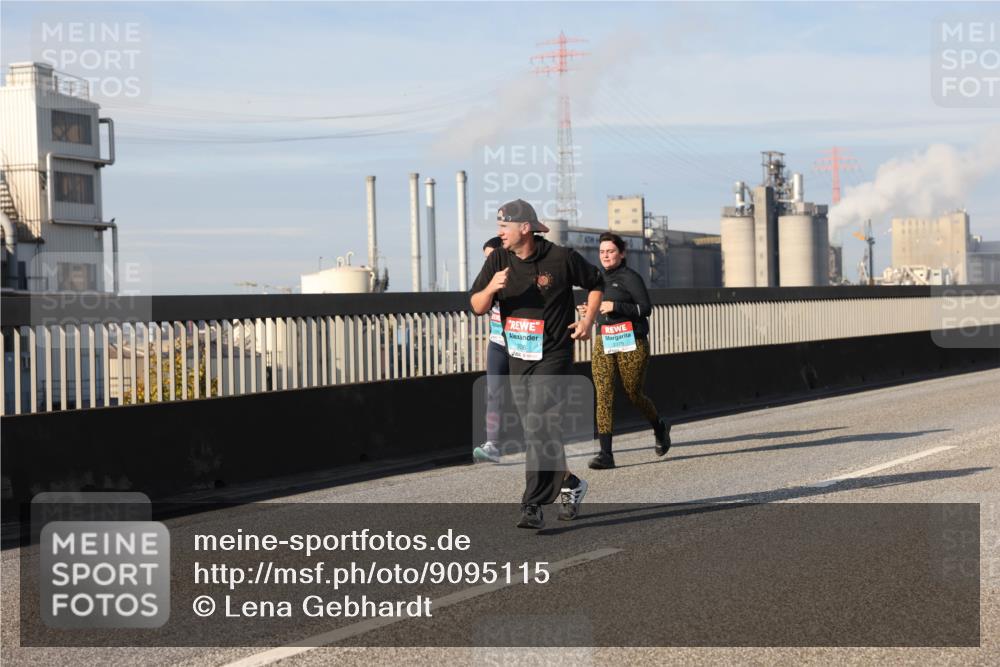 03.10.2025 - Köhlbrandbrückenlauf Lena Gebhardt http://msf.ph/oto/9095115 03.10.2025 10:09:35 Position 2 236 meine-sportfotos.de