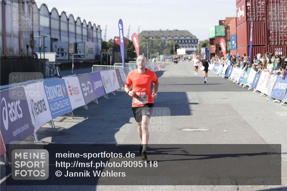 03.10.2025 - Köhlbrandbrückenlauf Jannik Wohlers http://msf.ph/oto/9095118 03.10.2025 12:55:00 Ziel 5765, 6151 meine-sportfotos.de
