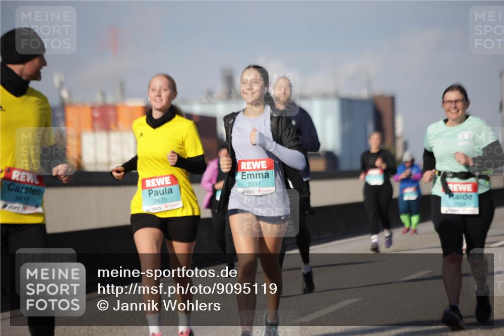 03.10.2025 - Köhlbrandbrückenlauf Jannik Wohlers http://msf.ph/oto/9095119 03.10.2025 10:13:14 Position 3 2812, 2875, 2297, 2924 meine-sportfotos.de