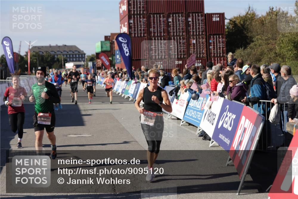 03.10.2025 - Köhlbrandbrückenlauf Jannik Wohlers http://msf.ph/oto/9095120 03.10.2025 13:20:48 Ziel 4476, 4646, 4709, 4915, 4916, 5084, 5480, 5488, 5774, 5918, 5920, 6703, 6777 meine-sportfotos.de