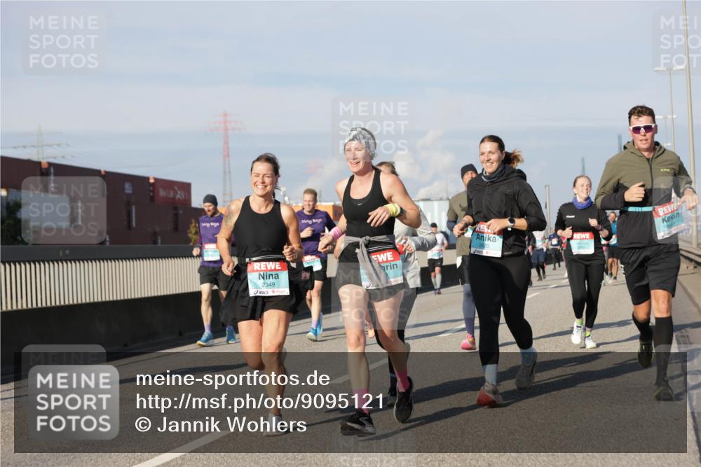 03.10.2025 - Köhlbrandbrückenlauf Jannik Wohlers http://msf.ph/oto/9095121 03.10.2025 10:01:20 Position 3 2349, 2670 meine-sportfotos.de