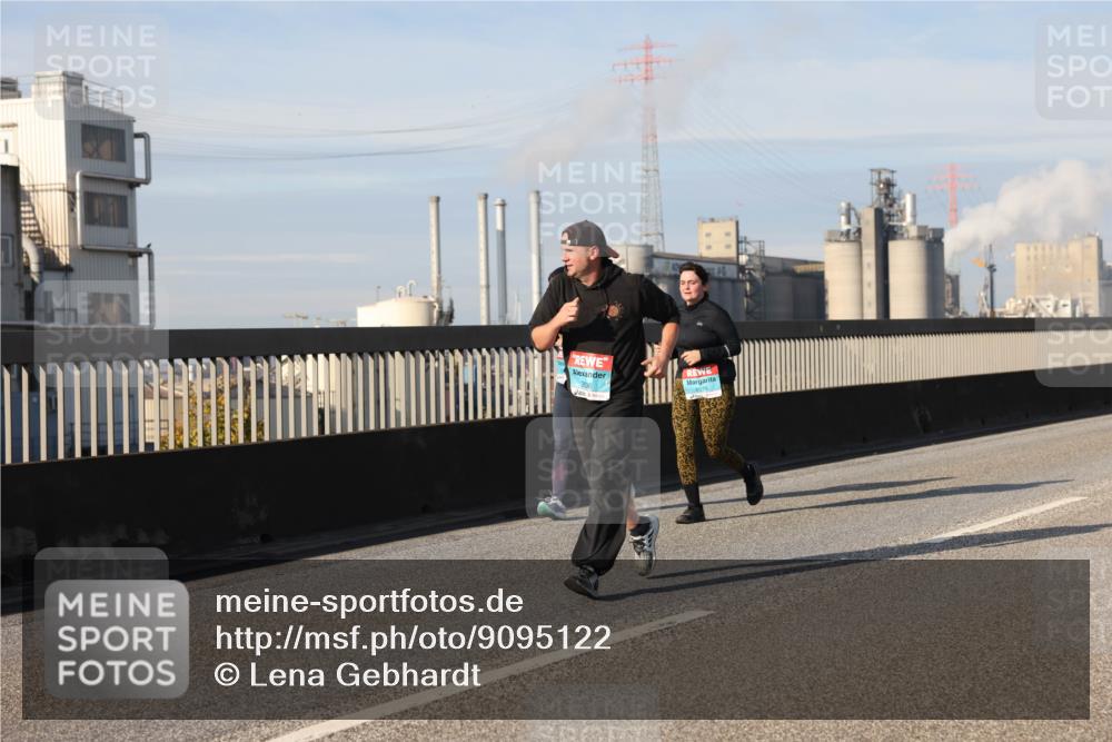 03.10.2025 - Köhlbrandbrückenlauf Lena Gebhardt http://msf.ph/oto/9095122 03.10.2025 10:09:35 Position 2 36 meine-sportfotos.de