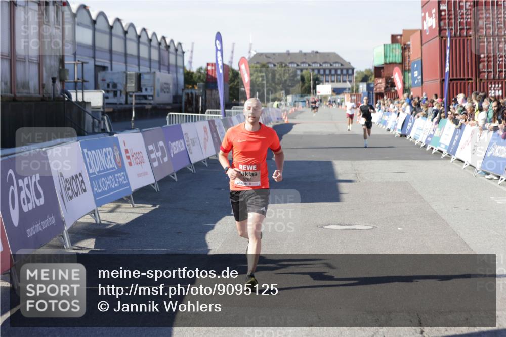 03.10.2025 - Köhlbrandbrückenlauf Jannik Wohlers http://msf.ph/oto/9095125 03.10.2025 12:55:00 Ziel 5765, 6151 meine-sportfotos.de