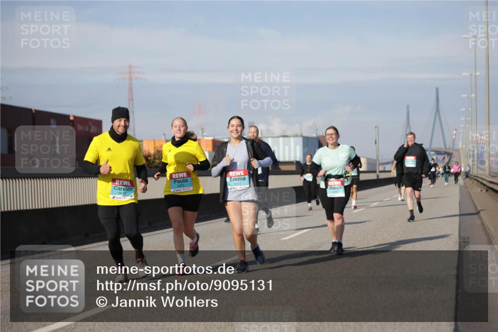 03.10.2025 - Köhlbrandbrückenlauf Jannik Wohlers http://msf.ph/oto/9095131 03.10.2025 10:13:15 Position 3 2872, 2875, 2297, 2924 meine-sportfotos.de