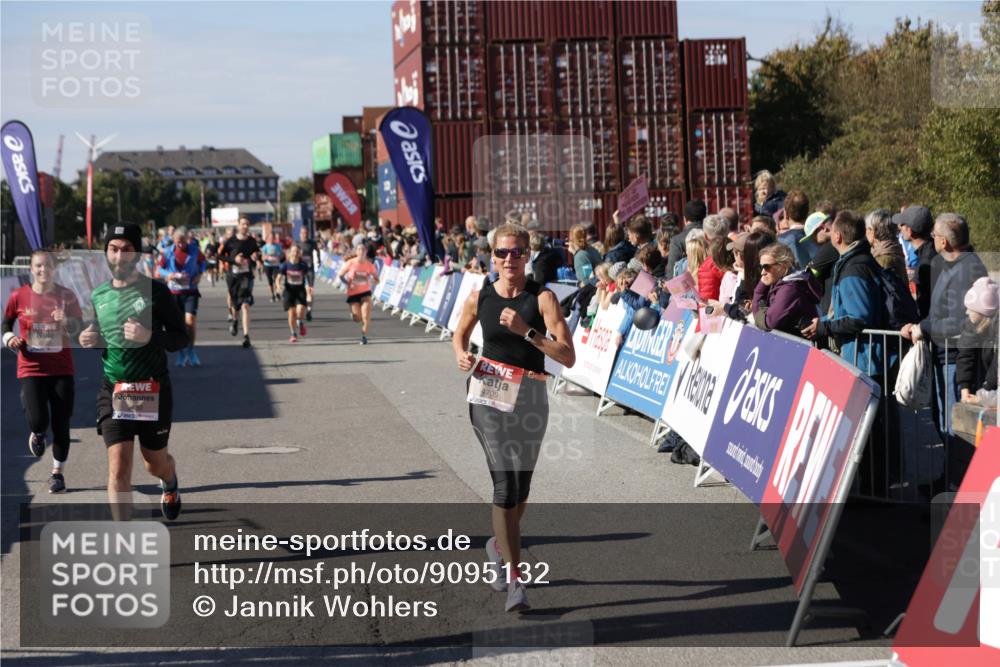 03.10.2025 - Köhlbrandbrückenlauf Jannik Wohlers http://msf.ph/oto/9095132 03.10.2025 13:20:48 Ziel 4476, 4646, 4709, 4915, 4916, 5084, 5480, 5488, 5774, 5918, 5920, 6703, 6777 meine-sportfotos.de