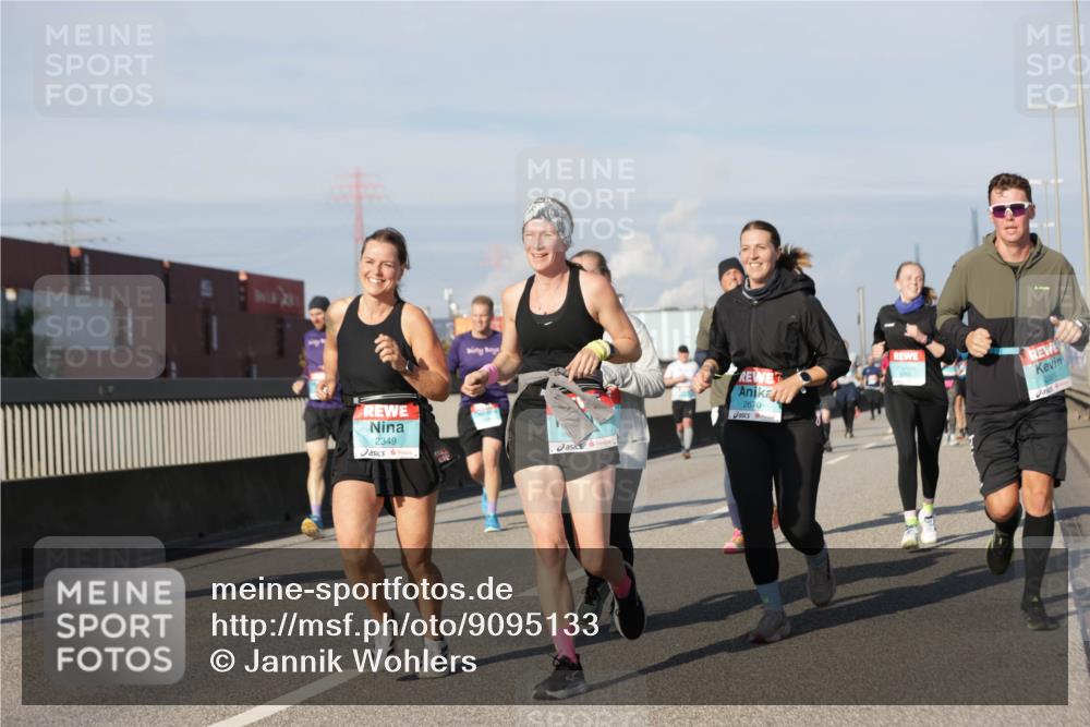 03.10.2025 - Köhlbrandbrückenlauf Jannik Wohlers http://msf.ph/oto/9095133 03.10.2025 10:01:20 Position 3 2349, 2670 meine-sportfotos.de