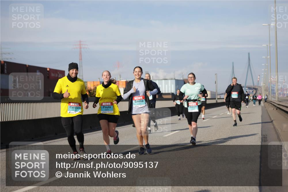 03.10.2025 - Köhlbrandbrückenlauf Jannik Wohlers http://msf.ph/oto/9095137 03.10.2025 10:13:15 Position 3 2875 meine-sportfotos.de