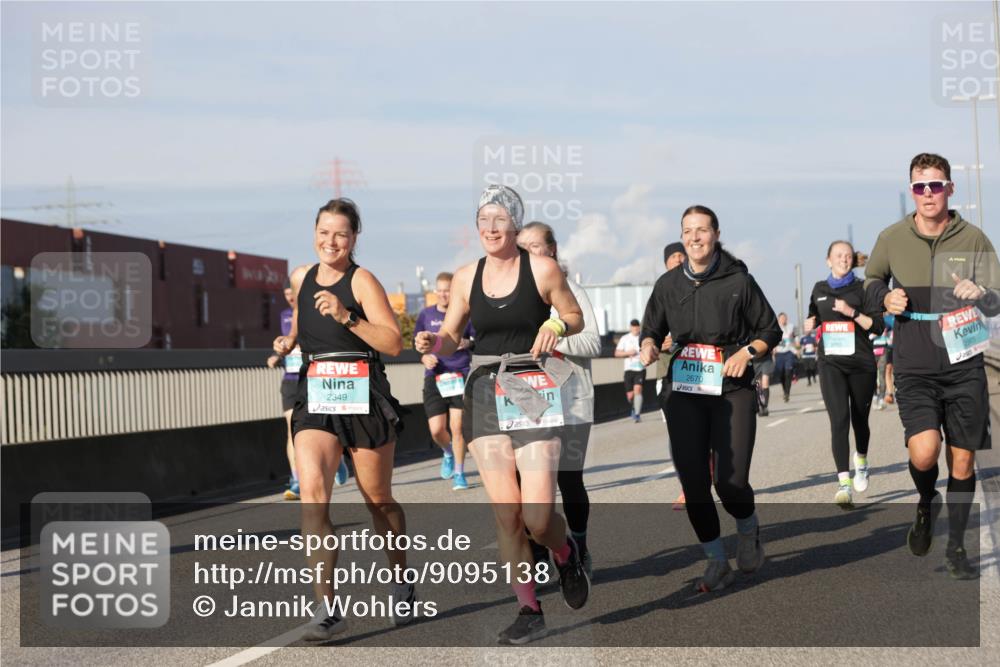 03.10.2025 - Köhlbrandbrückenlauf Jannik Wohlers http://msf.ph/oto/9095138 03.10.2025 10:01:21 Position 3 2349, 2670, 3765, 2965 meine-sportfotos.de