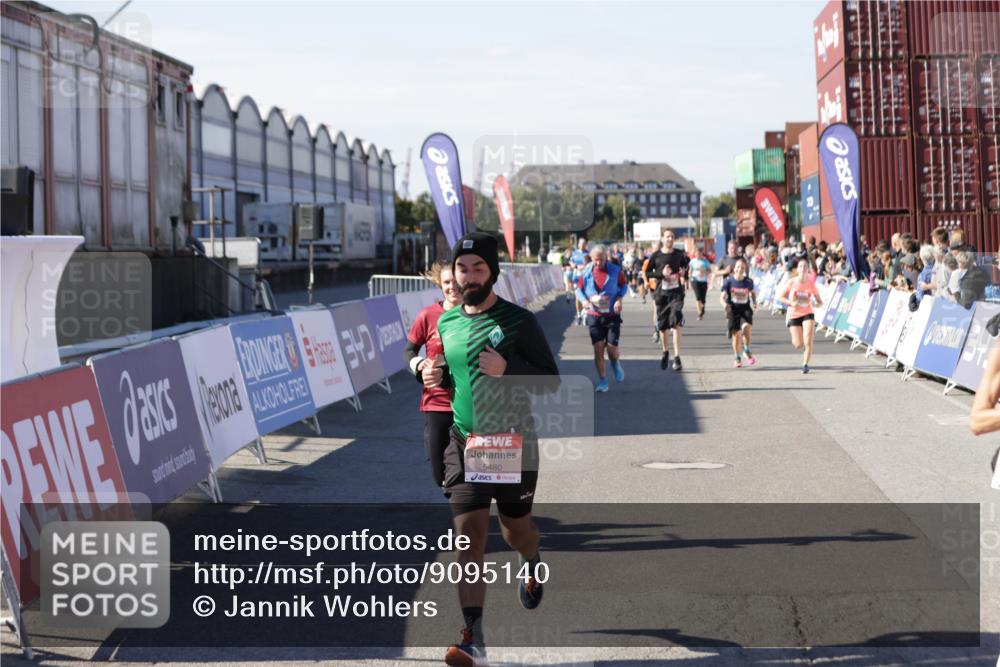 03.10.2025 - Köhlbrandbrückenlauf Jannik Wohlers http://msf.ph/oto/9095140 03.10.2025 13:20:49 Ziel 4476, 4646, 4709, 4915, 4916, 5006, 5084, 5480, 5488, 5774, 5918, 5920, 6703 meine-sportfotos.de