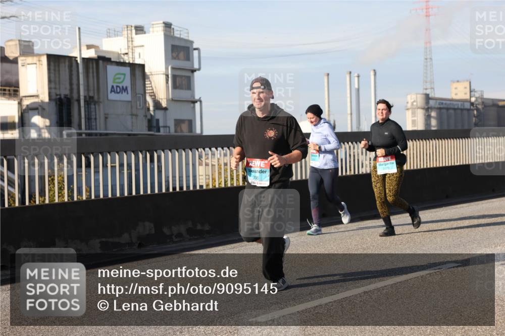 03.10.2025 - Köhlbrandbrückenlauf Lena Gebhardt http://msf.ph/oto/9095145 03.10.2025 10:09:36 Position 2 236, 2379 meine-sportfotos.de