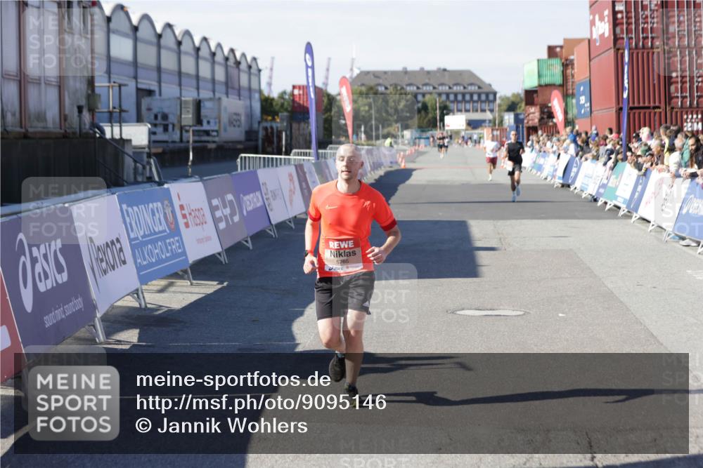 03.10.2025 - Köhlbrandbrückenlauf Jannik Wohlers http://msf.ph/oto/9095146 03.10.2025 12:55:00 Ziel 5765, 6151 meine-sportfotos.de