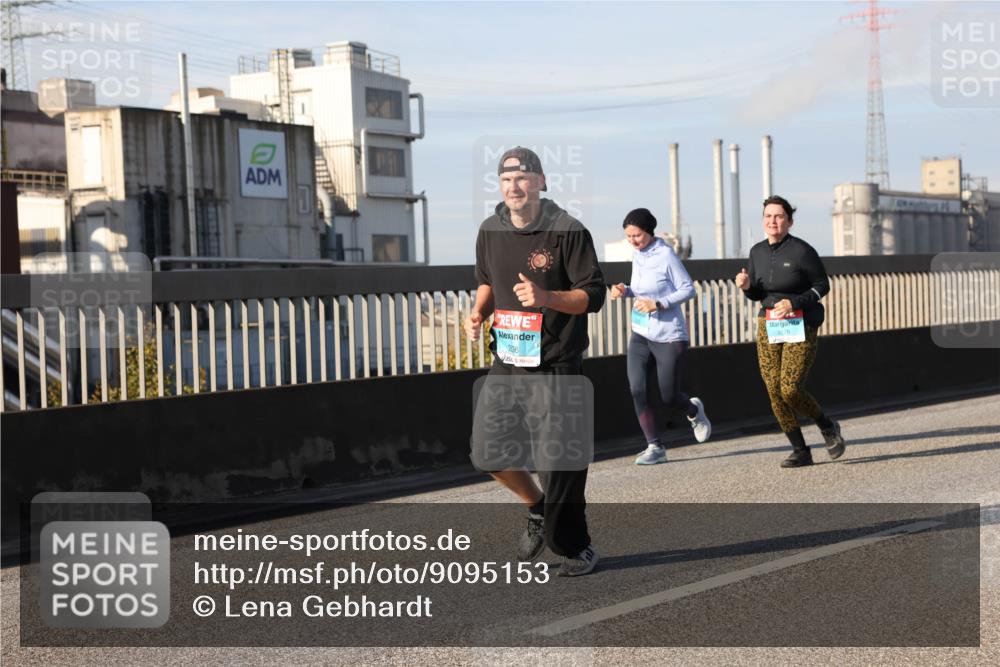 03.10.2025 - Köhlbrandbrückenlauf Lena Gebhardt http://msf.ph/oto/9095153 03.10.2025 10:09:36 Position 2 2379 meine-sportfotos.de