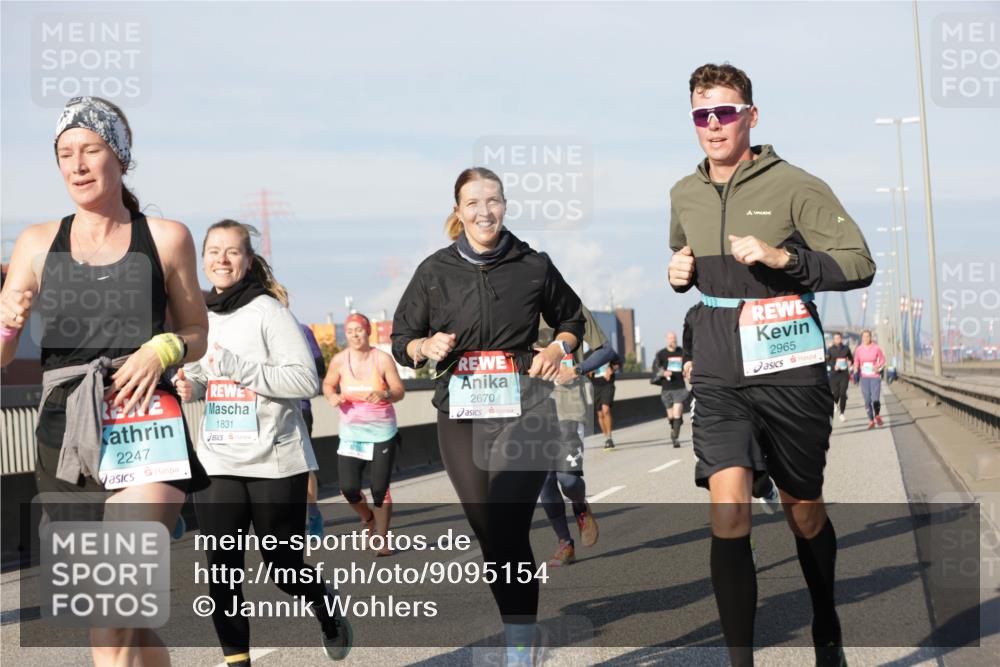03.10.2025 - Köhlbrandbrückenlauf Jannik Wohlers http://msf.ph/oto/9095154 03.10.2025 10:01:21 Position 3 2247, 1831, 2670, 2965 meine-sportfotos.de