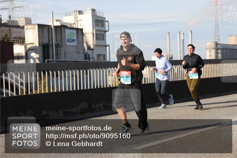 03.10.2025 - Köhlbrandbrückenlauf Lena Gebhardt http://msf.ph/oto/9095160 03.10.2025 10:09:36 Position 2 36, 79 meine-sportfotos.de