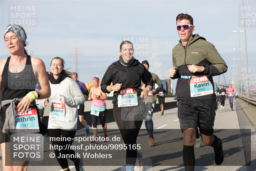 03.10.2025 - Köhlbrandbrückenlauf Jannik Wohlers http://msf.ph/oto/9095165 03.10.2025 10:01:21 Position 3 2247, 1831, 2670, 2965 meine-sportfotos.de