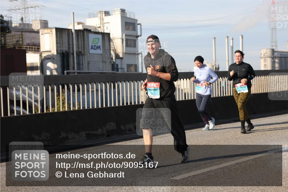 03.10.2025 - Köhlbrandbrückenlauf Lena Gebhardt http://msf.ph/oto/9095167 03.10.2025 10:09:36 Position 2  meine-sportfotos.de