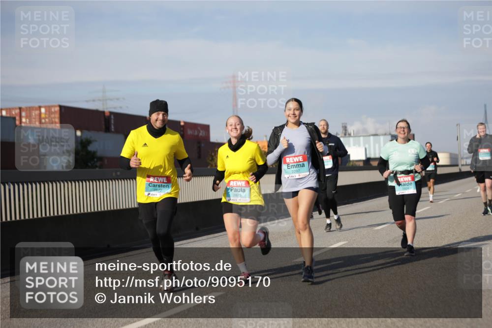 03.10.2025 - Köhlbrandbrückenlauf Jannik Wohlers http://msf.ph/oto/9095170 03.10.2025 10:13:16 Position 3 2872, 2875, 2297, 2924 meine-sportfotos.de