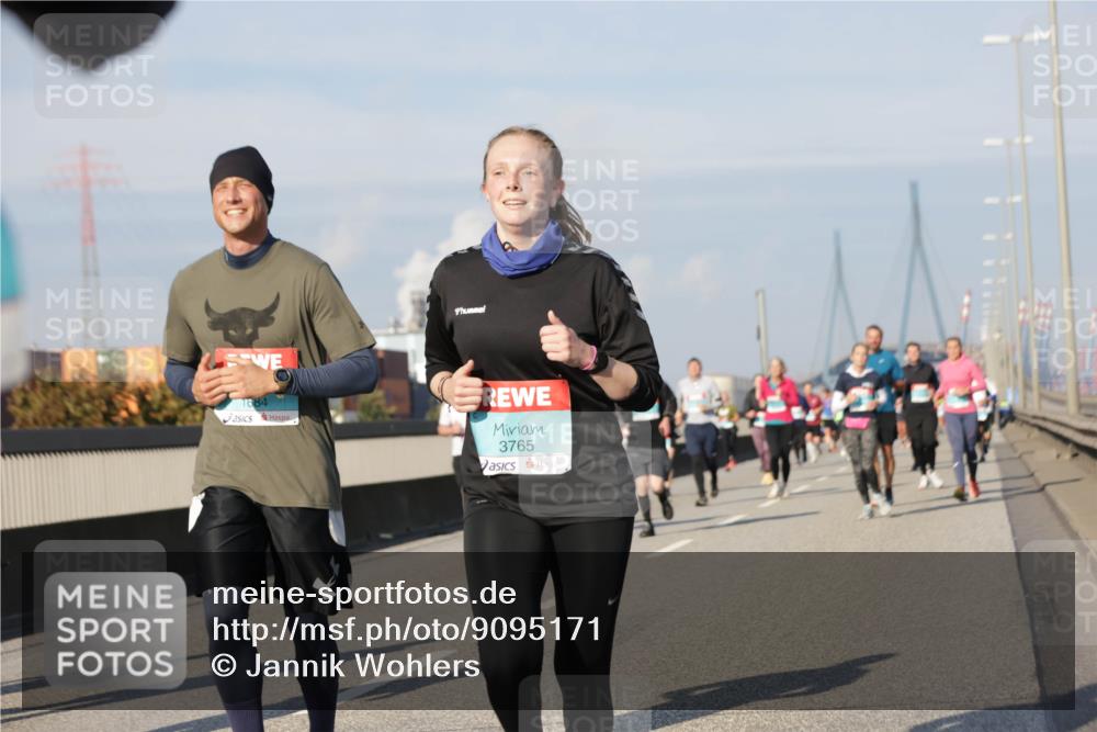 03.10.2025 - Köhlbrandbrückenlauf Jannik Wohlers http://msf.ph/oto/9095171 03.10.2025 10:01:23 Position 3 1684, 3765 meine-sportfotos.de