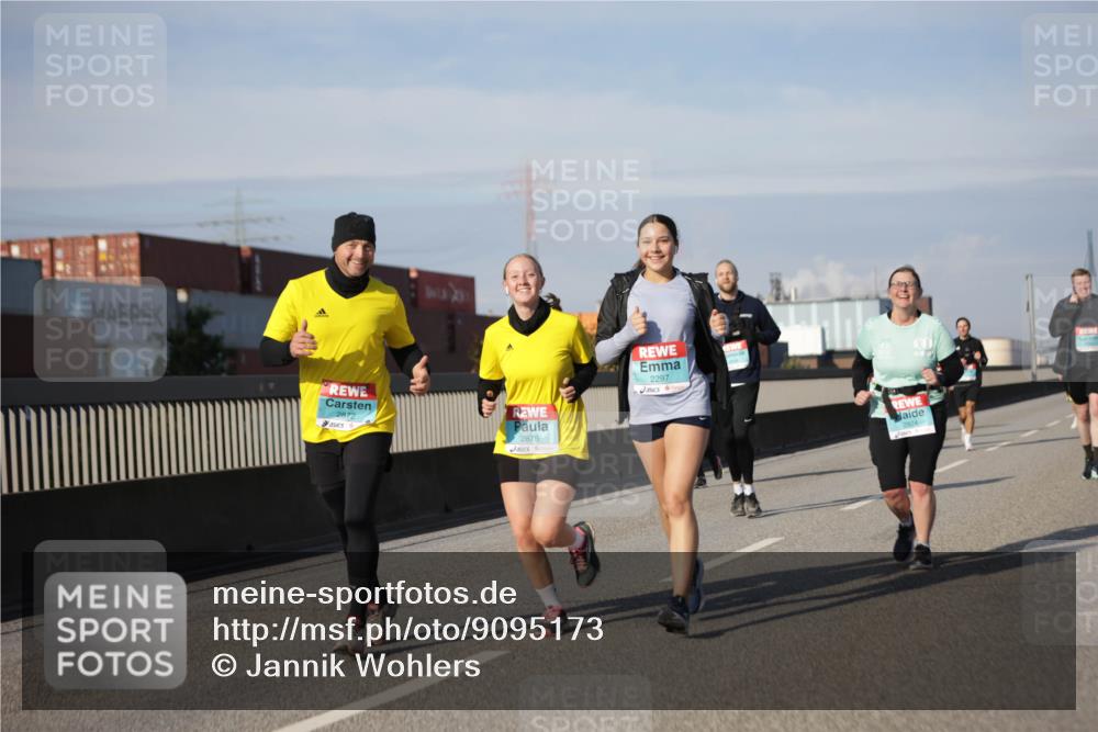 03.10.2025 - Köhlbrandbrückenlauf Jannik Wohlers http://msf.ph/oto/9095173 03.10.2025 10:13:16 Position 3 2872, 2875, 2297 meine-sportfotos.de