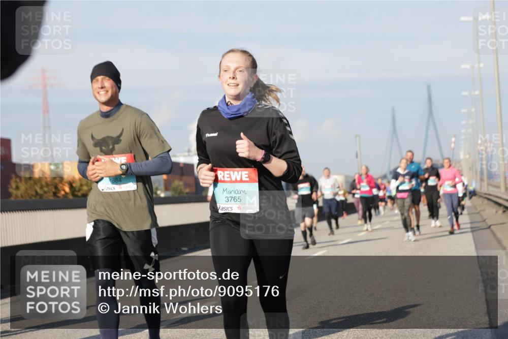 03.10.2025 - Köhlbrandbrückenlauf Jannik Wohlers http://msf.ph/oto/9095176 03.10.2025 10:01:23 Position 3 1684, 3765 meine-sportfotos.de