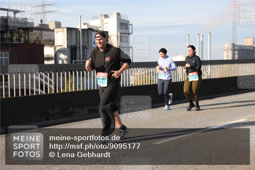 03.10.2025 - Köhlbrandbrückenlauf Lena Gebhardt http://msf.ph/oto/9095177 03.10.2025 10:09:36 Position 2  meine-sportfotos.de