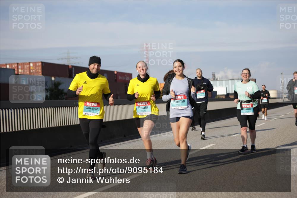 03.10.2025 - Köhlbrandbrückenlauf Jannik Wohlers http://msf.ph/oto/9095184 03.10.2025 10:13:16 Position 3 2297, 2875, 2872, 2924 meine-sportfotos.de