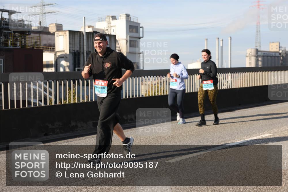 03.10.2025 - Köhlbrandbrückenlauf Lena Gebhardt http://msf.ph/oto/9095187 03.10.2025 10:09:36 Position 2 5 meine-sportfotos.de