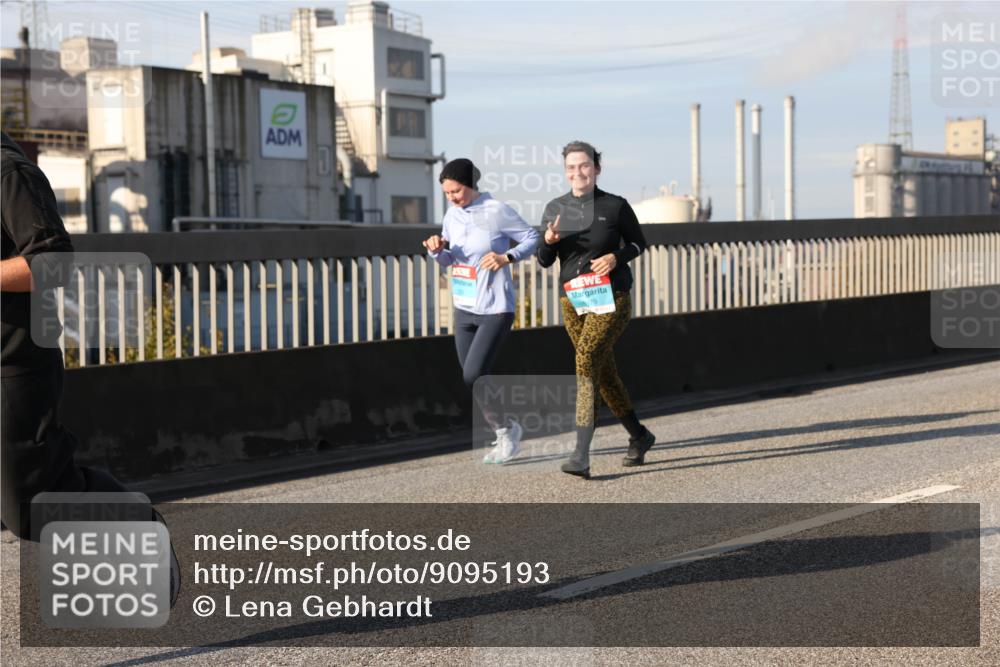 03.10.2025 - Köhlbrandbrückenlauf Lena Gebhardt http://msf.ph/oto/9095193 03.10.2025 10:09:37 Position 2  meine-sportfotos.de