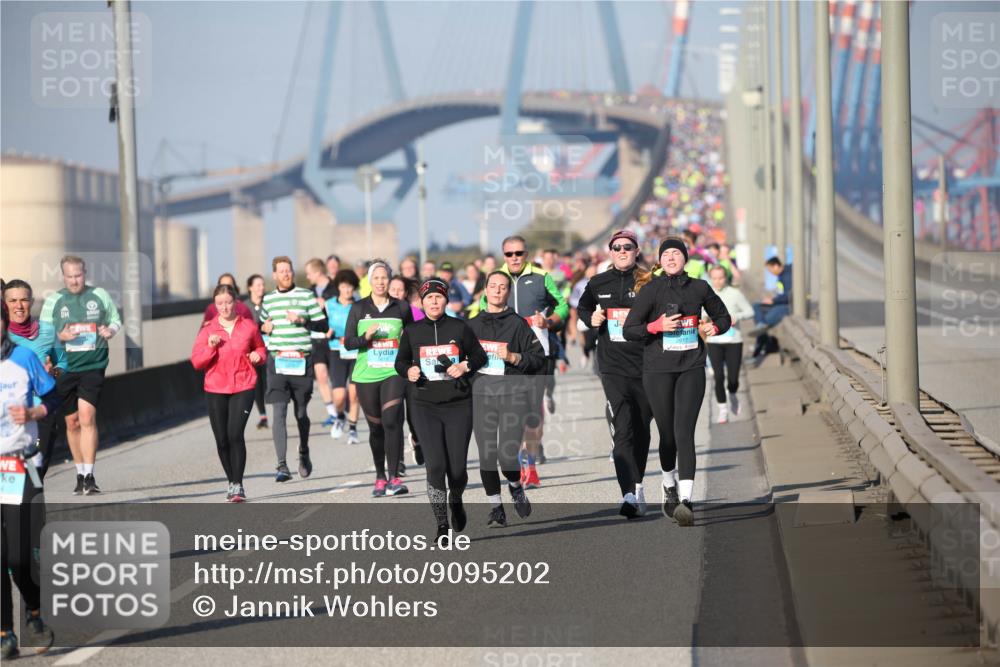 03.10.2025 - Köhlbrandbrückenlauf Jannik Wohlers http://msf.ph/oto/9095202 03.10.2025 10:03:49 Position 3 2617 meine-sportfotos.de