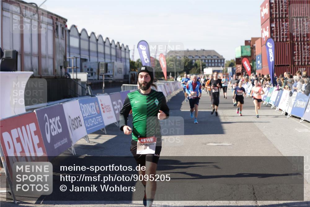 03.10.2025 - Köhlbrandbrückenlauf Jannik Wohlers http://msf.ph/oto/9095205 03.10.2025 13:20:49 Ziel 4476, 4646, 4709, 4915, 4916, 5006, 5084, 5480, 5488, 5774, 5918, 5920, 6703 meine-sportfotos.de
