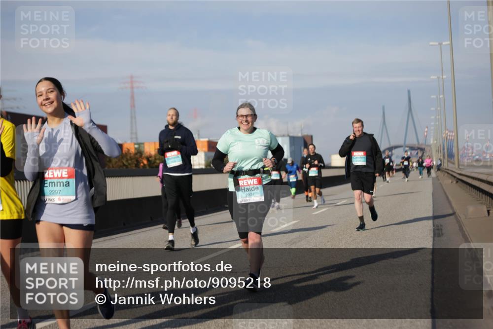 03.10.2025 - Köhlbrandbrückenlauf Jannik Wohlers http://msf.ph/oto/9095218 03.10.2025 10:13:17 Position 3 2297, 2924 meine-sportfotos.de