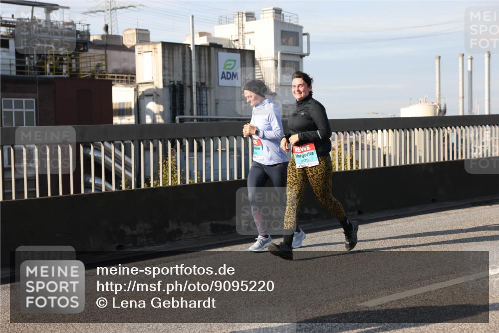 03.10.2025 - Köhlbrandbrückenlauf Lena Gebhardt http://msf.ph/oto/9095220 03.10.2025 10:09:37 Position 2 2379 meine-sportfotos.de
