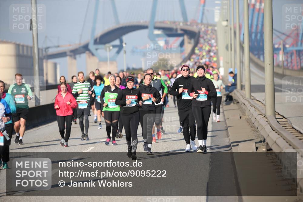 03.10.2025 - Köhlbrandbrückenlauf Jannik Wohlers http://msf.ph/oto/9095222 03.10.2025 10:03:49 Position 3 2617 meine-sportfotos.de