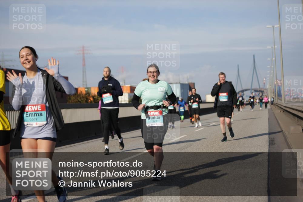 03.10.2025 - Köhlbrandbrückenlauf Jannik Wohlers http://msf.ph/oto/9095224 03.10.2025 10:13:17 Position 3 2297, 2924 meine-sportfotos.de