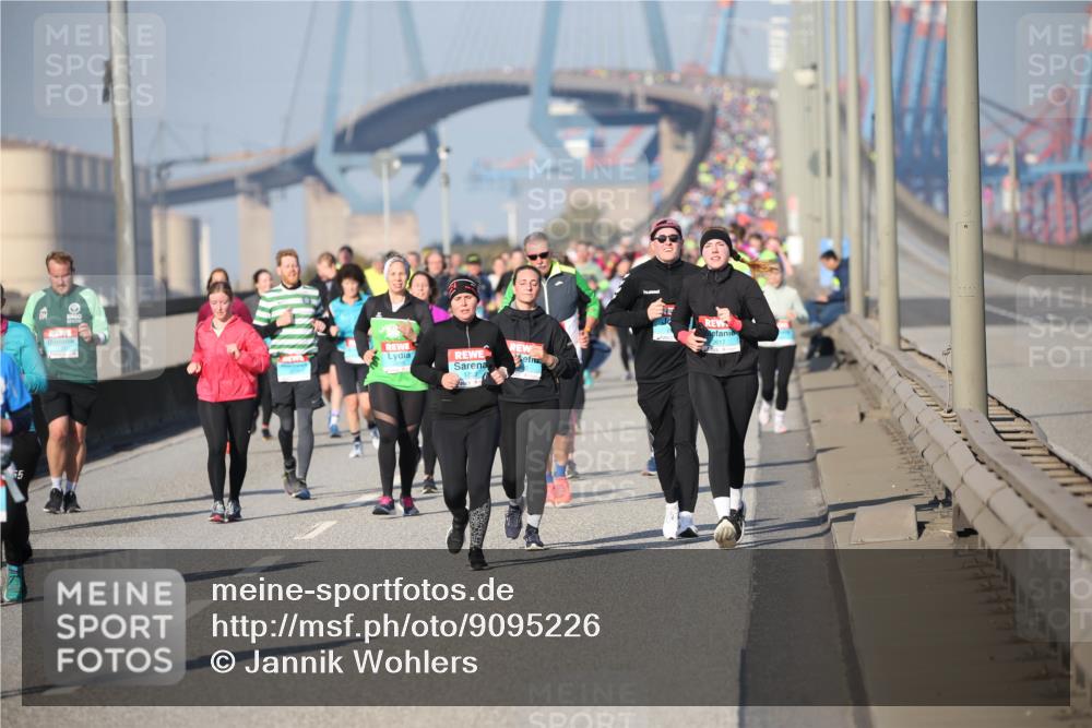 03.10.2025 - Köhlbrandbrückenlauf Jannik Wohlers http://msf.ph/oto/9095226 03.10.2025 10:03:49 Position 3 55, 1723 meine-sportfotos.de